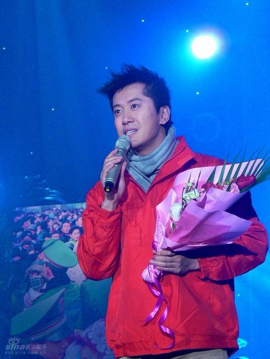 他8次上春晚，作死被捕入狱，如今56岁无人问津	，沦落到四处走穴