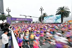 组图 | 女子赛会纪录再度刷新！2024重庆（长嘉汇）半程马拉松完赛图片