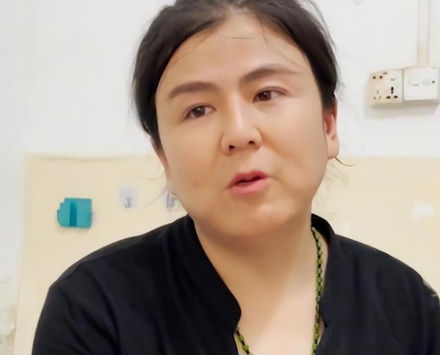 34岁雌雄共体的女性，具备男女两性器官，她该如何生存下去？