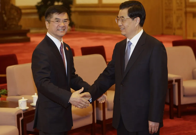 骆家辉警告中国：最好不要自主生产尖端芯片，这不是美国想看到的