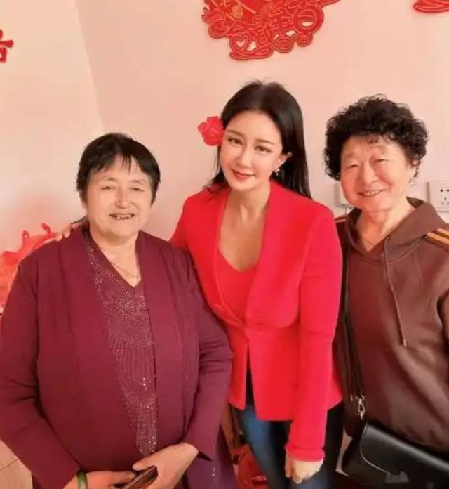 香港三级片女星下嫁农村，曾不雅照满天飞，如今42岁官宣怀孕