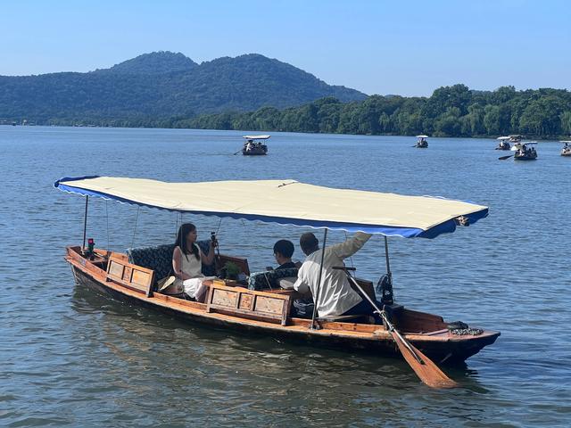 夏日西湖，8月9日。