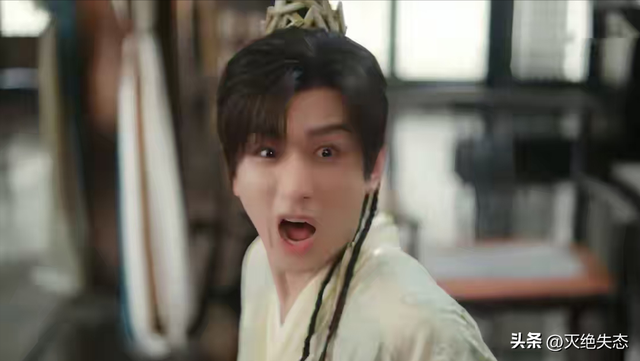 脸僵斗鸡眼，绿豆眼，长相磕碜却演“绝世美男”，到底谁给的自信