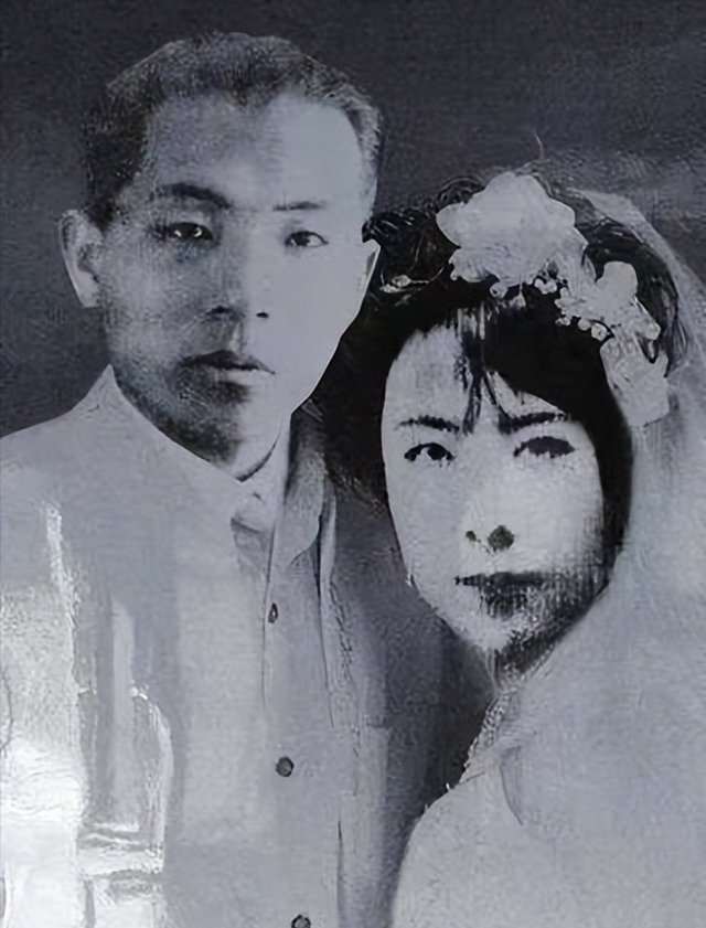 1940年，43岁于凤至胸前溃烂流脓，一老外却抱着她亲：你终于到了