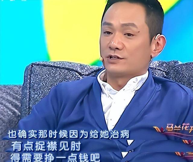 15年前，在妻子葬礼上哭到昏过去的果靖霖，如今过得怎么样了？