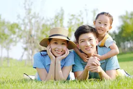 白头发比别人多，甚至越来越多？缺乏4种营养素可能加速白发生长图片