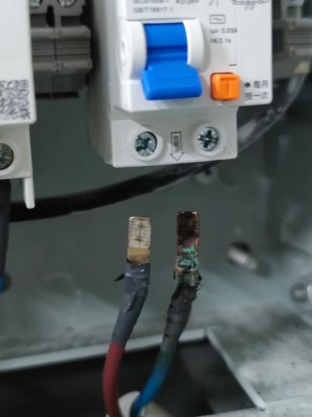 安装了半年不到烧零线？被人做局了？