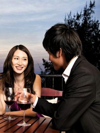 男人喜欢你，藏不住的7个“心动暗号”