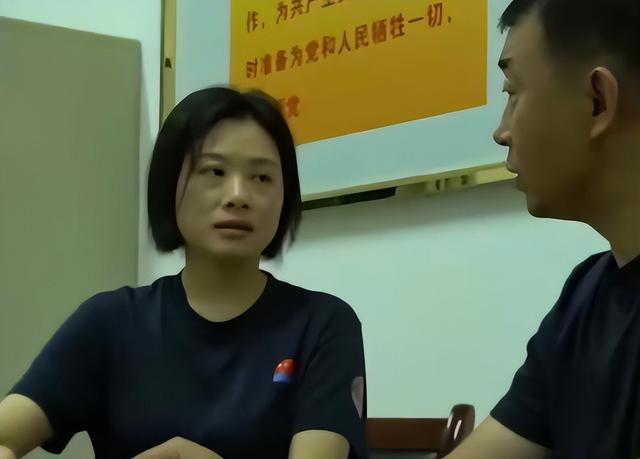 阅兵女机长身份曝光！私生活被扒，牺牲太大，老公身份也不简单