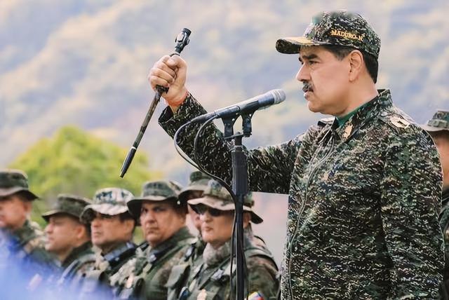 美航母舰队进战位，委电话打到北京，救不救马杜罗？王毅斩钉截铁