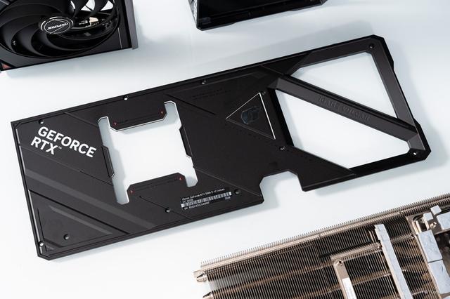 iGame RTX 5090 D v2火神显卡评测：凌厉方正硬汉！性能依旧能打！