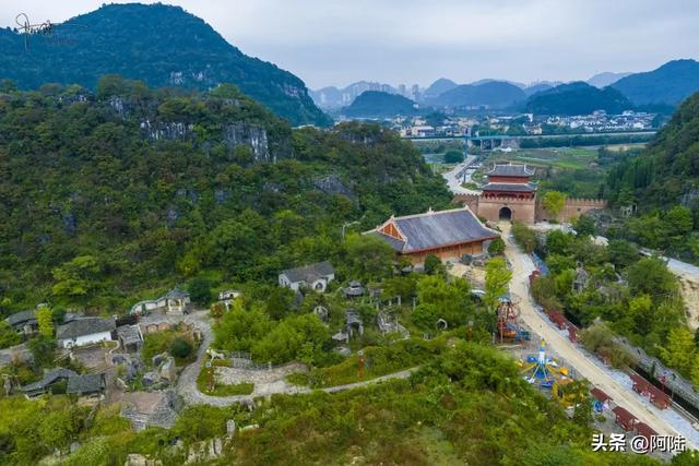 贵州安顺的境仙古城一点也不古，其实是一个实景拍摄基地