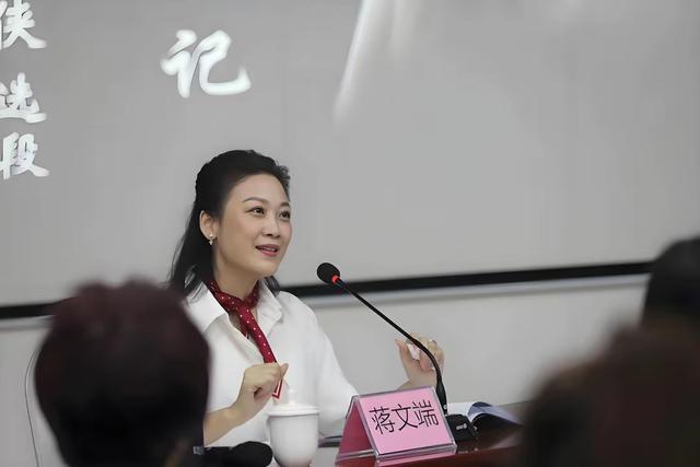 广州美女蒋文端：26岁离开TVB，已当了9年领导，56岁仍美貌出众