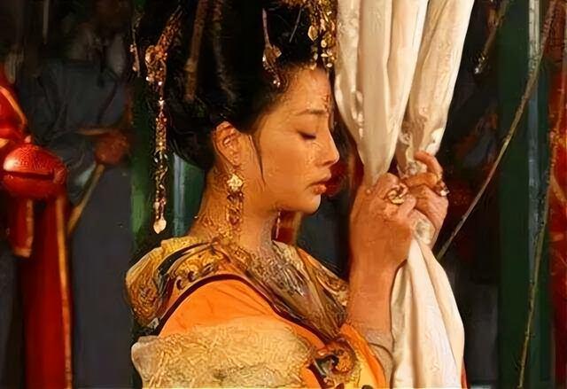 杨玉环晚上睡觉有个坏习惯，一般人都难以忍受，唐玄宗却十分享受