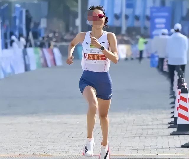 丈夫公开发声！官宣辞职才5天，最快女护士竟走上了另一条上坡路