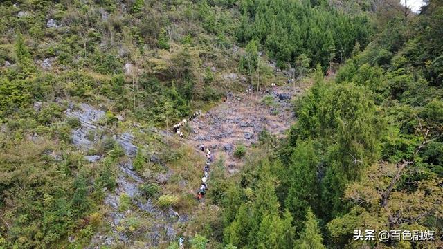 400余名徒步爱好者齐聚乐业，以脚步丈量天坑秘境