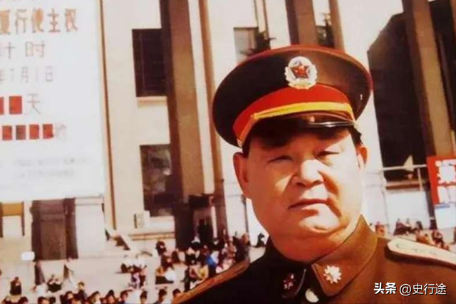 成都军区副司令，在西藏视察时遇难，享年63岁，司令员因此被免职