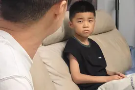 “为什么姥姥将我养大，长大我却要孝顺奶奶？”父亲的回应太扎心图片