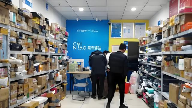从“月入几万，加盟就赚”到仓皇逃离，为何快递驿站没人接盘了？