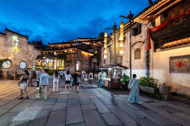 寻梦篁岭：一座悬崖古村的诗酒田园