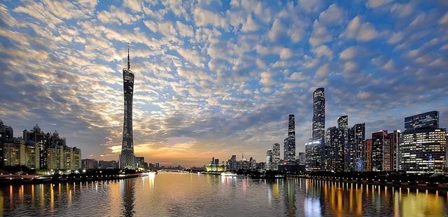 菲律宾和广东同为1亿多人口，菲律宾创造3.3万亿，广东是多少？
