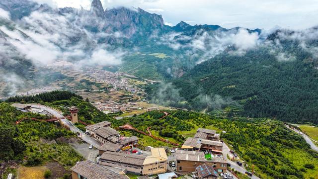 雨后初霁扎尕那：隐藏在群山之中的仙境