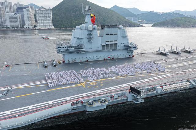 张召忠预言成真？东拼西凑800亿建的双航母，如今彻底成为累赘