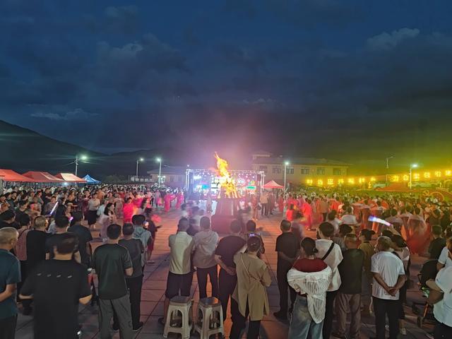 “穆棱湖之夜”文旅活动点燃小镇夜经济