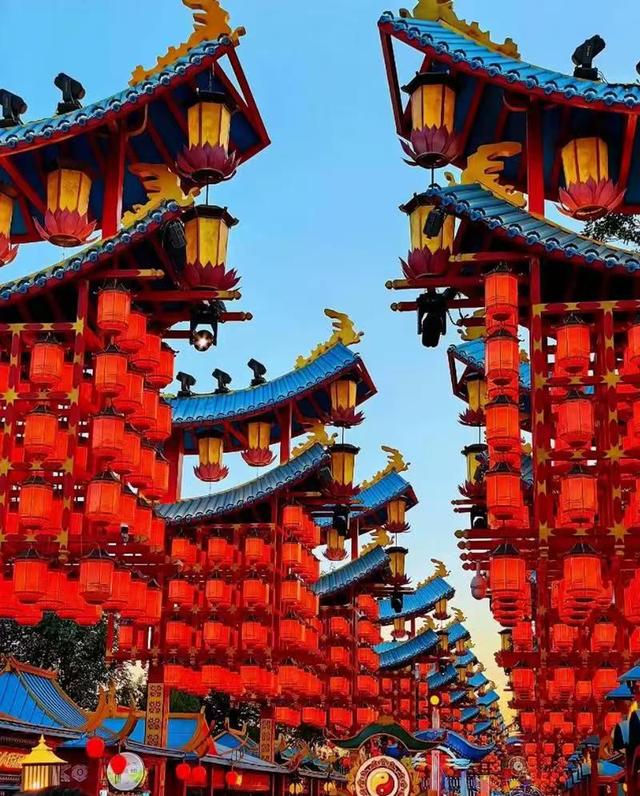 没有红绿灯的城市（散记）——新疆行之八卦城