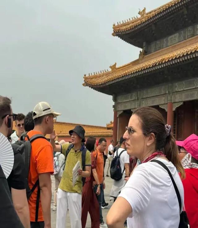大量日本游客涌入北京，打着旅游幌子不去旅游不吃美食，为啥来？