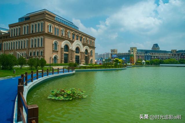 北国未来城沿湖一步一景，迈向生活的自在！