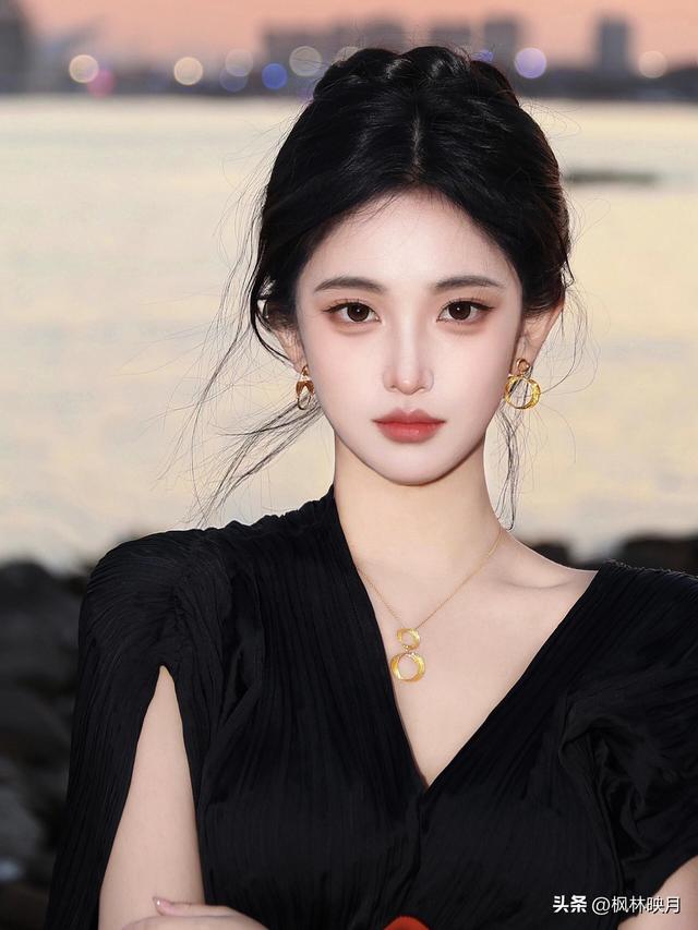 河北保定一佳人，172cm皮肤白到发光，身材也很顶级，太美啦