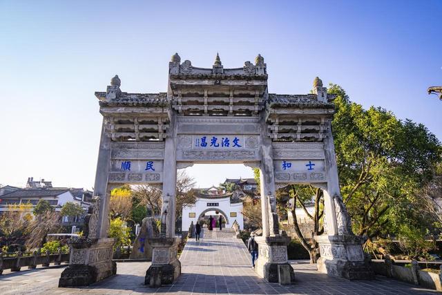 11月-12月，深秋时节，适合去赏秋的7个城市，秋景密集，景观多样