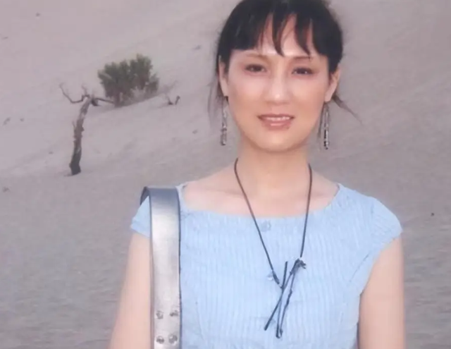 她长得太美被导演“据为己有”，同居27年没证没娃，63岁不治身亡