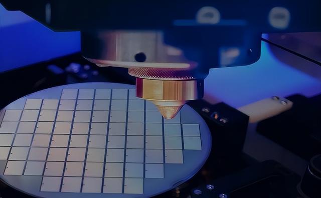 荷兰EUV光刻机上有中国零部件吗？若学美国一样断供，有什么后果