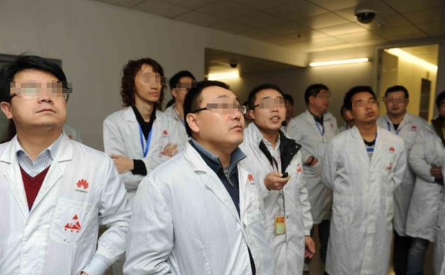 年薪600万华为高管，美国公民身份被扒，带13人窃密 下场大快人心