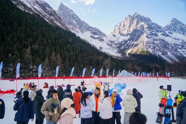 向快乐出发！毕棚沟月亮湾冰雪娱乐场盛大开启！