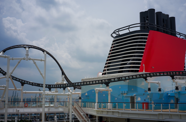 首发！等了一年多终于启航，我坐上了全世界“最快乐”的船