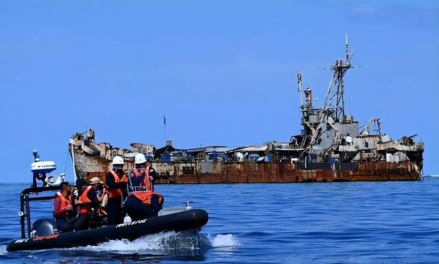 趴在中国仁爱礁9000多天的菲律宾军舰，如今已经再也拖不走了！