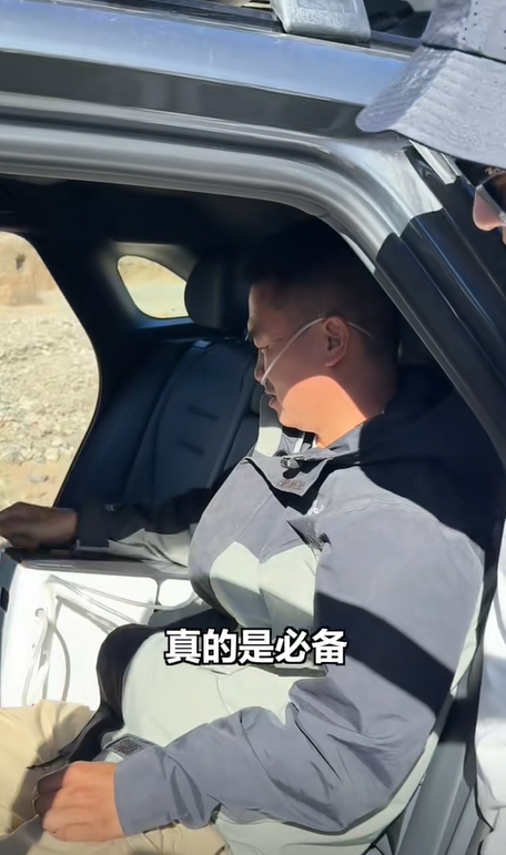 珠峰下的移动生命线：极狐全新阿尔法T5如何化身高原救援站？