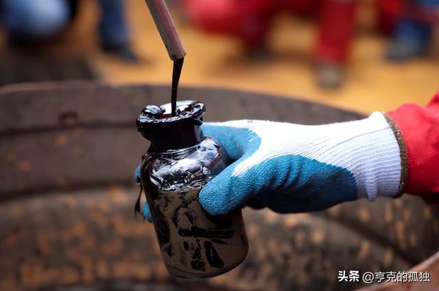 明抢5000万桶石油后，特朗普转头才发现：中国连一桶都不肯买了