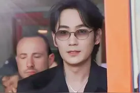 日内瓦这一天，35岁朱一龙秒了王阳，我才明白什么叫“英俊潇洒”图片