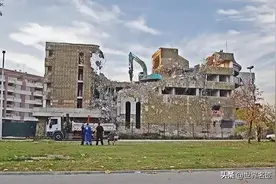 美国终于明白，当年"误炸"我国驻南斯拉夫使馆，中国为何不反击？图片