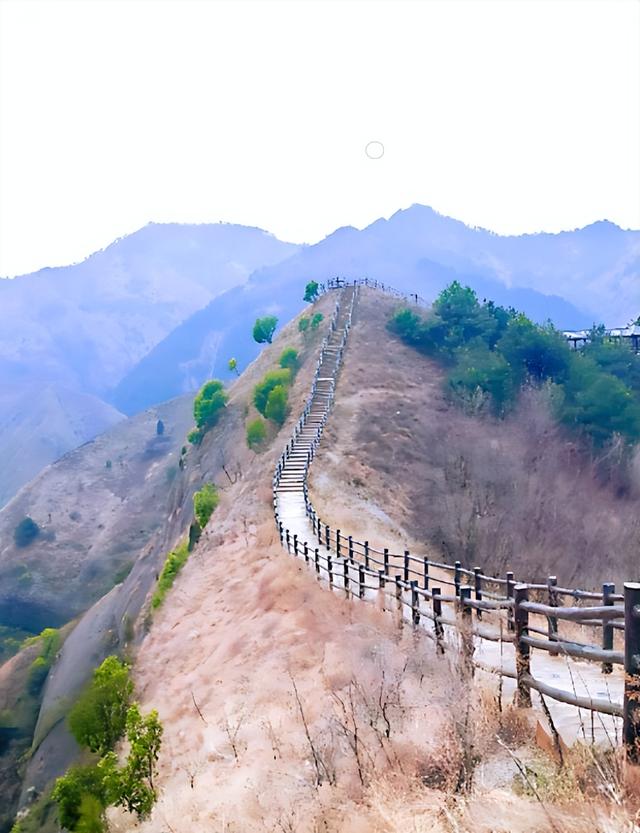 西安人抢疯！莲花山半工地半仙境？25 分钟直达！