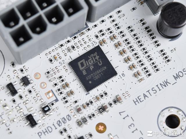 布局优化升级WIFI7 华硕B850重炮手白色版主板评测