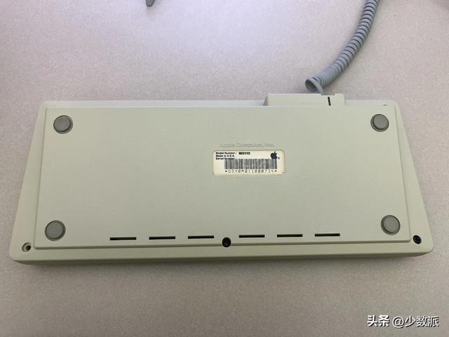 99 刀买到一把 40 年前的苹果键盘，它竟成了我 2025 年的「码字神器」