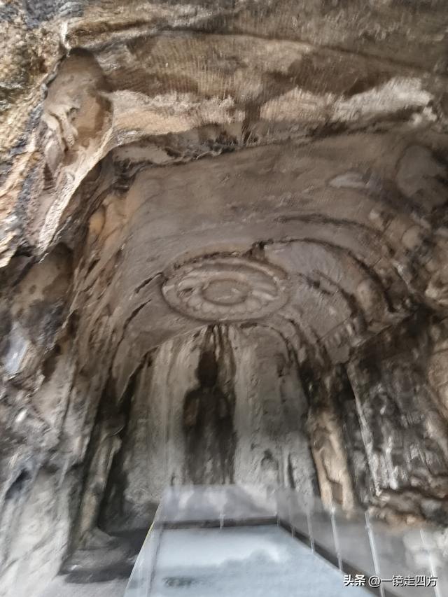 雨中游览“中国三大佛教石窟艺术宝库”之一的洛阳龙门石窟（上）