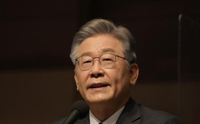 中国驻韩大使馆被砸，韩国警察冷眼旁观，李在明为何选择“沉默”