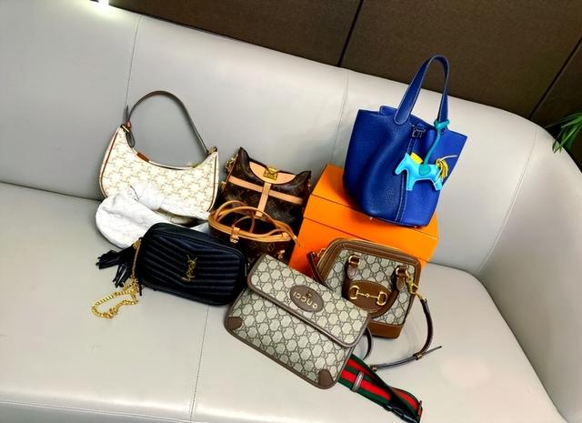 越存钱越焦虑	，越花钱越空虚，余额不少仍不踏实？