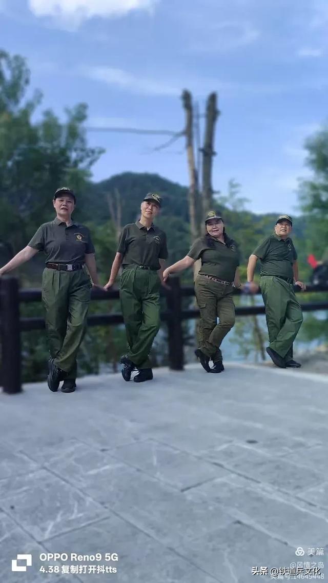 黄中广||丹霞奇峰擎天立 瑶乡赤壁映精魂